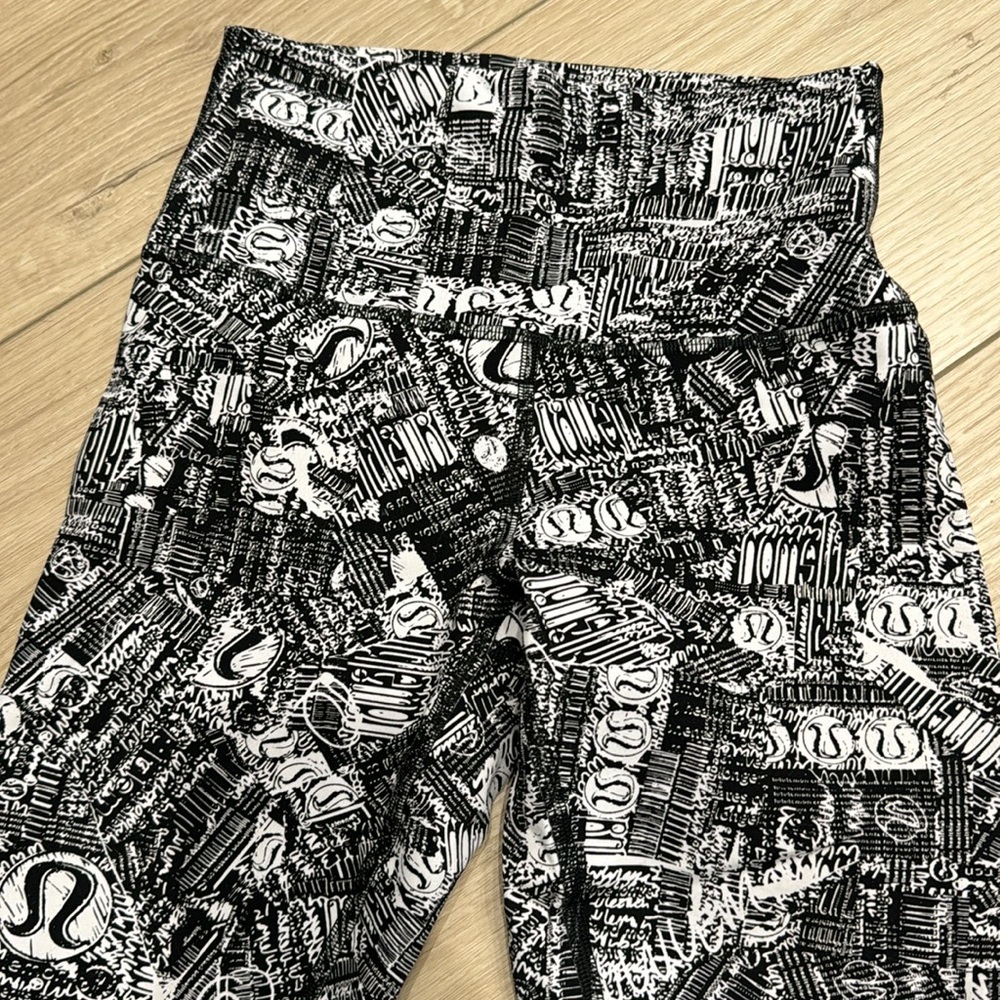 Lululemon size 4 leggings 25”length - Picture 2 of 4